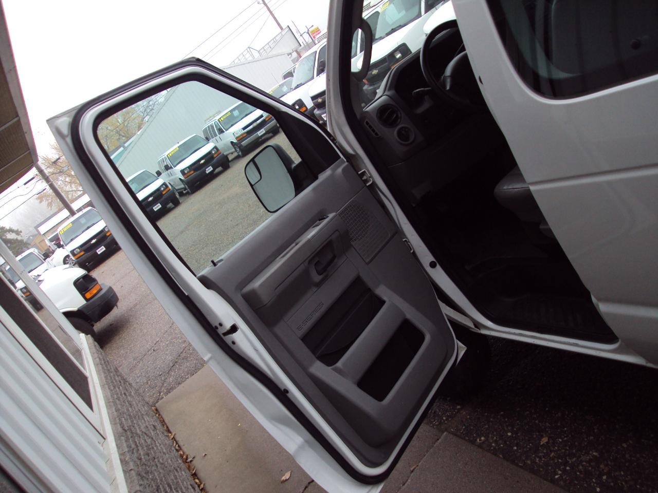 Ford Econoline Wagon  2010