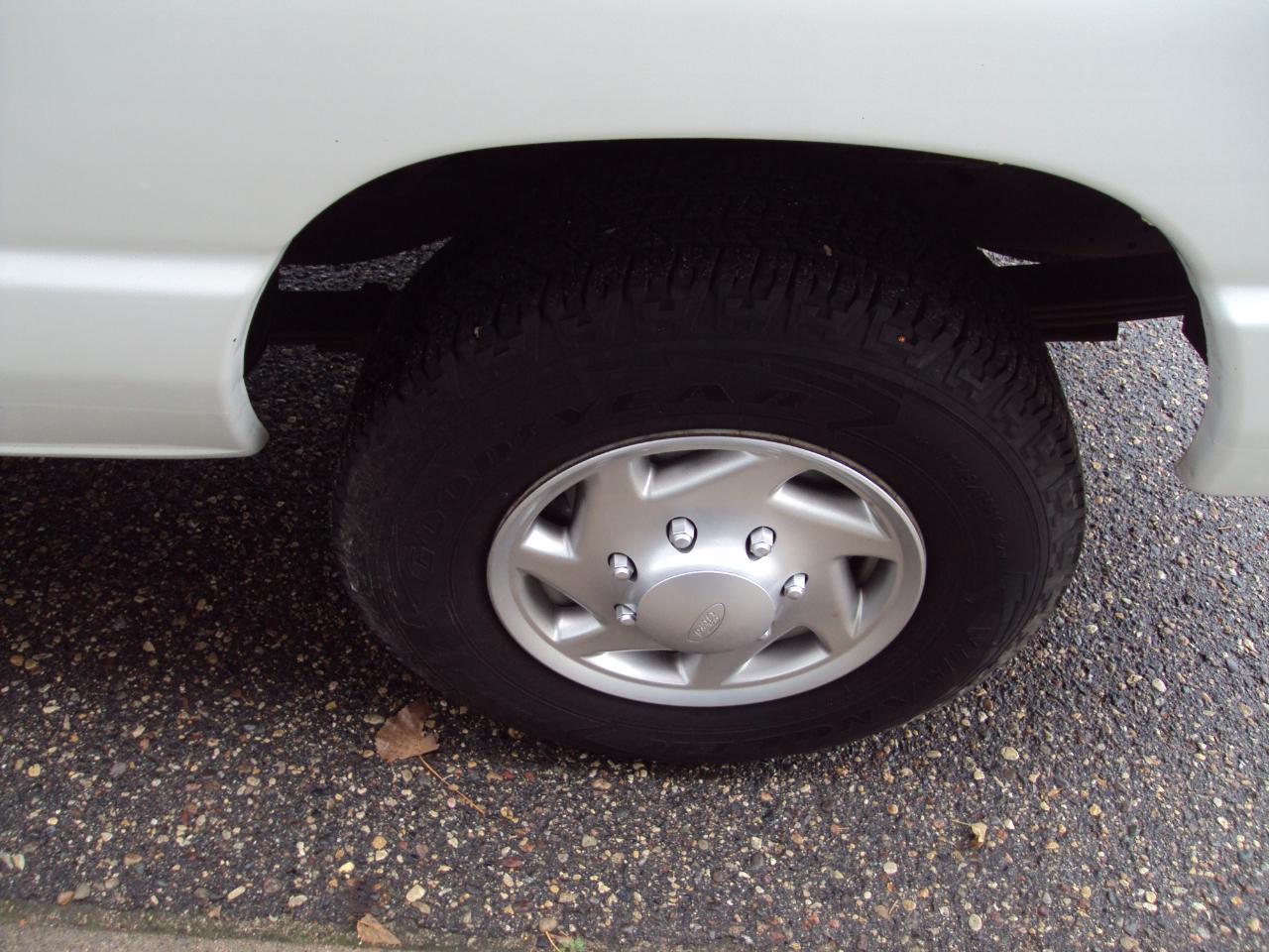 Ford Econoline Wagon  2010