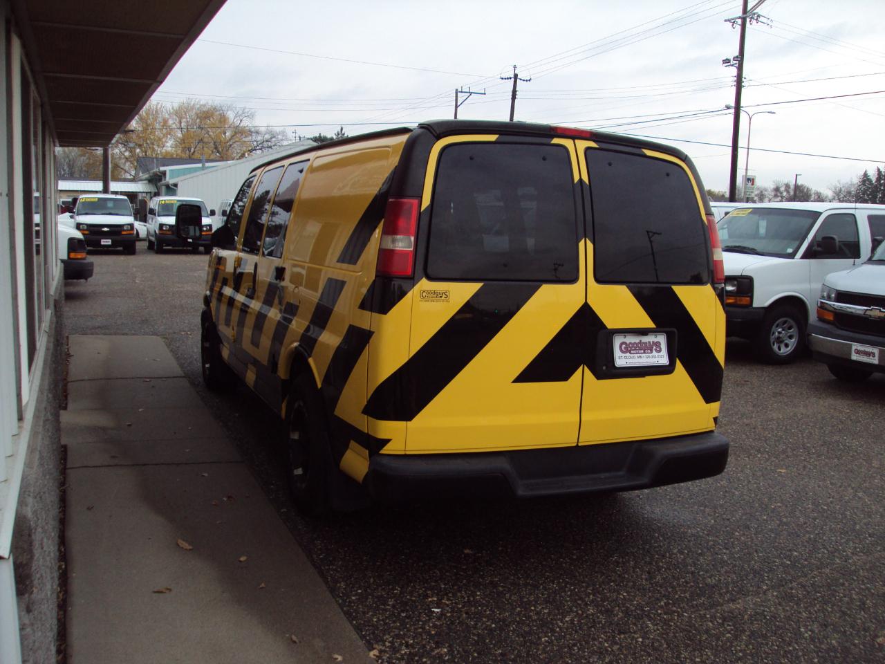 GMC Savana Cargo Van AWD 1500 135" 2011