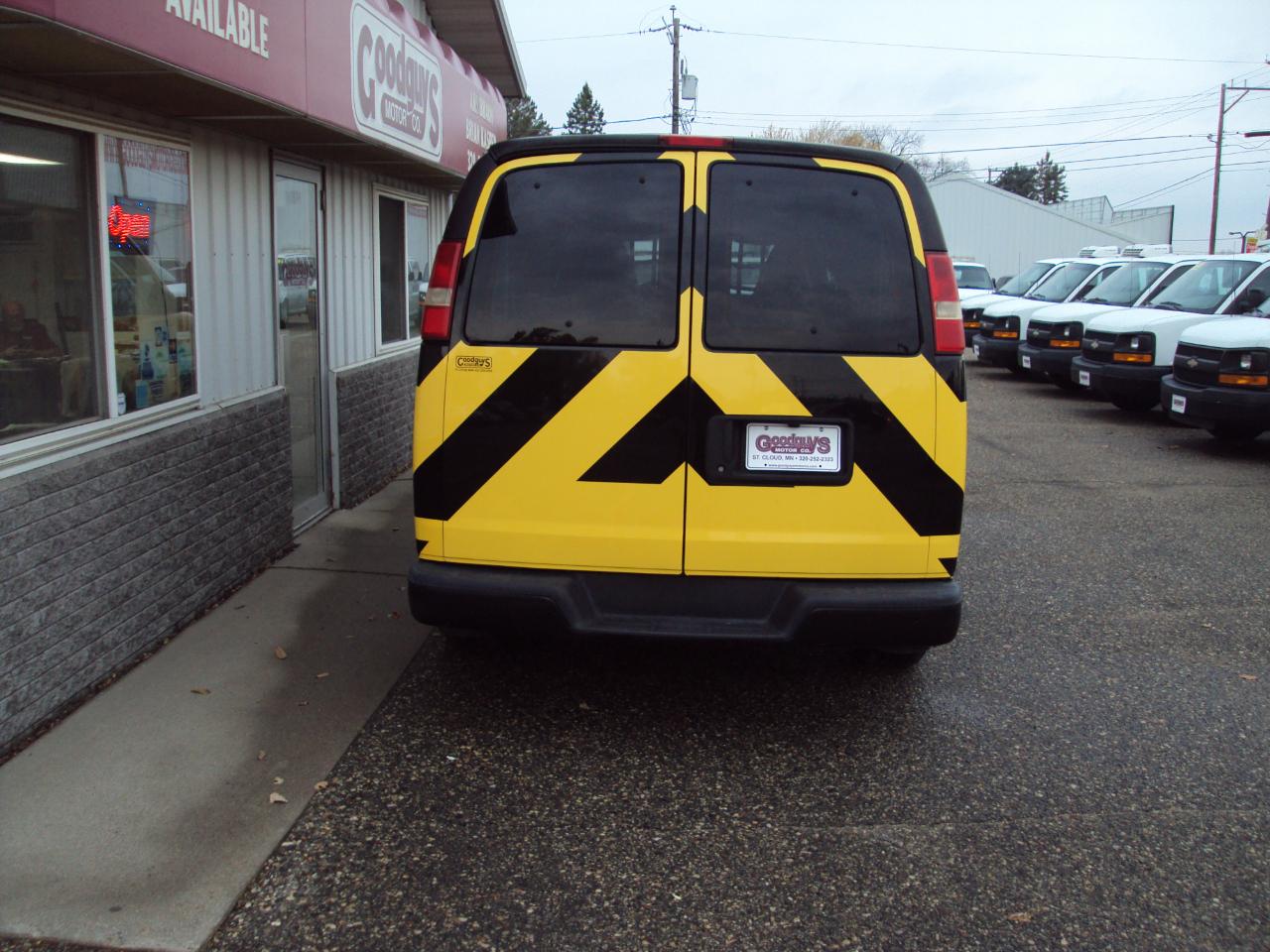 GMC Savana Cargo Van AWD 1500 135" 2011