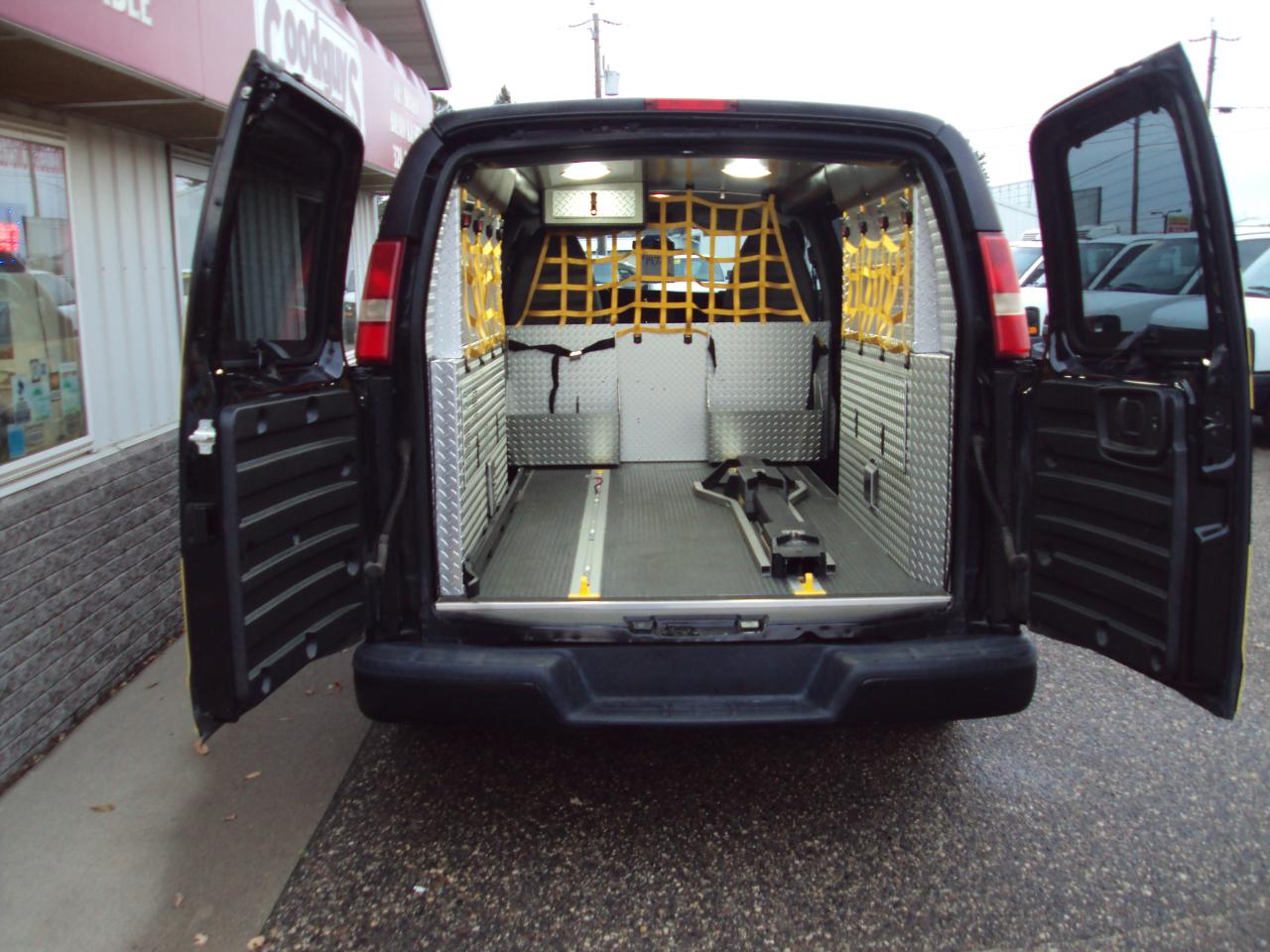 GMC Savana Cargo Van AWD 1500 135" 2011