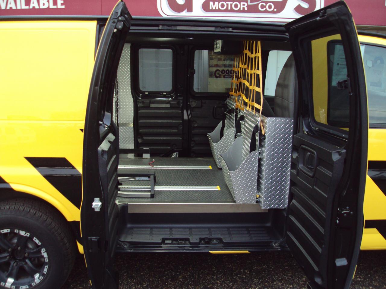 GMC Savana Cargo Van AWD 1500 135" 2011