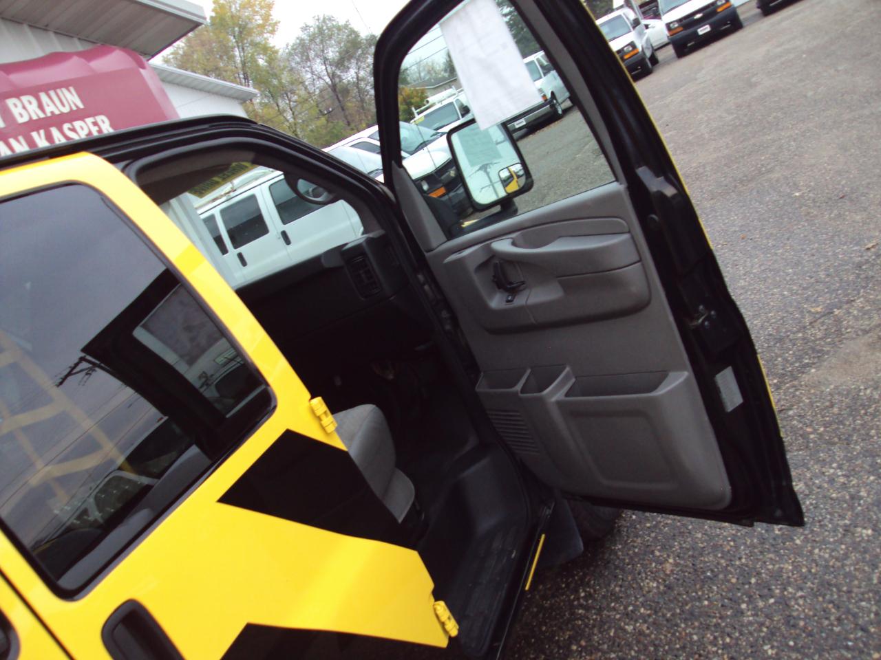 GMC Savana Cargo Van AWD 1500 135" 2011