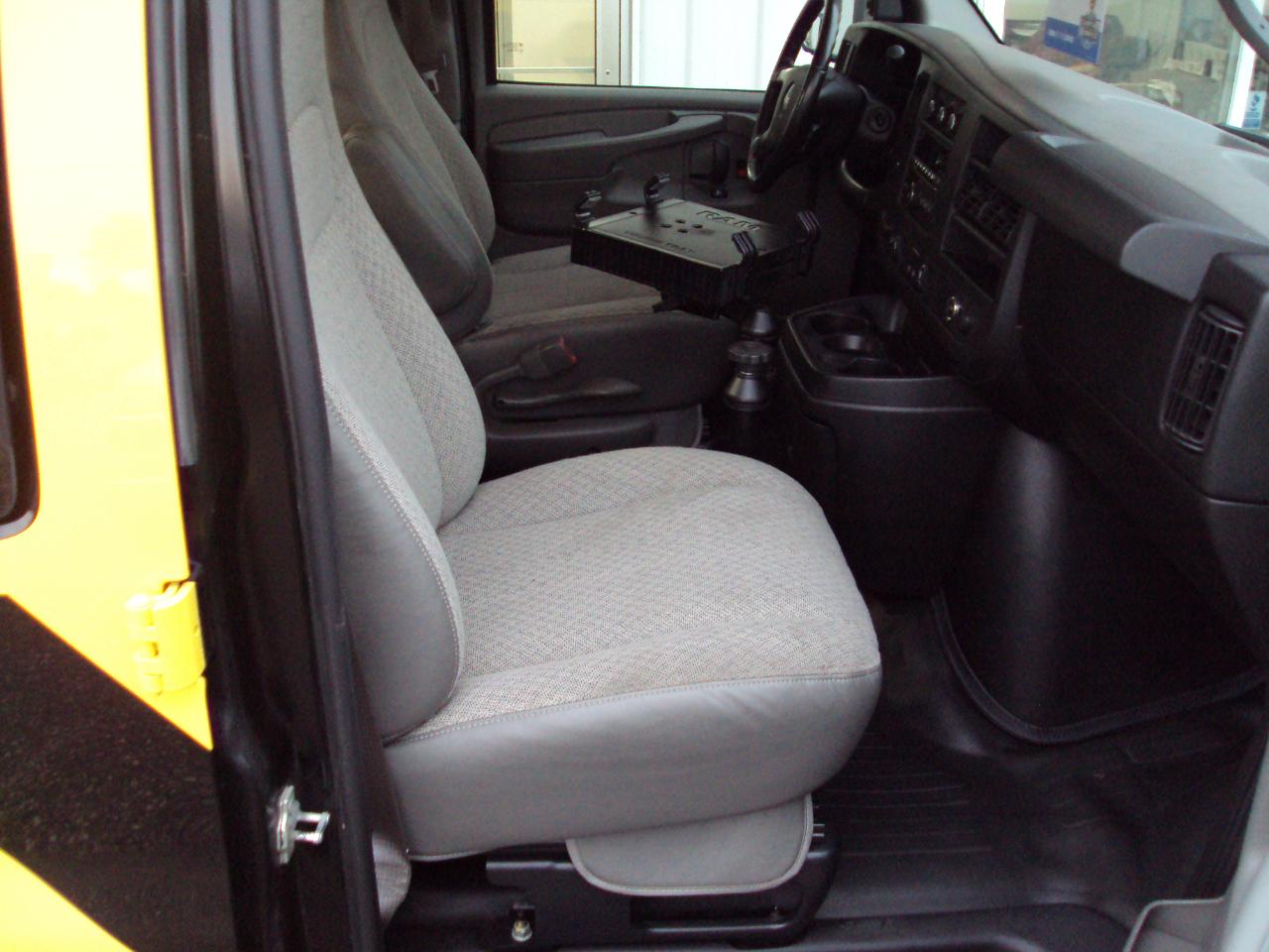 GMC Savana Cargo Van AWD 1500 135" 2011