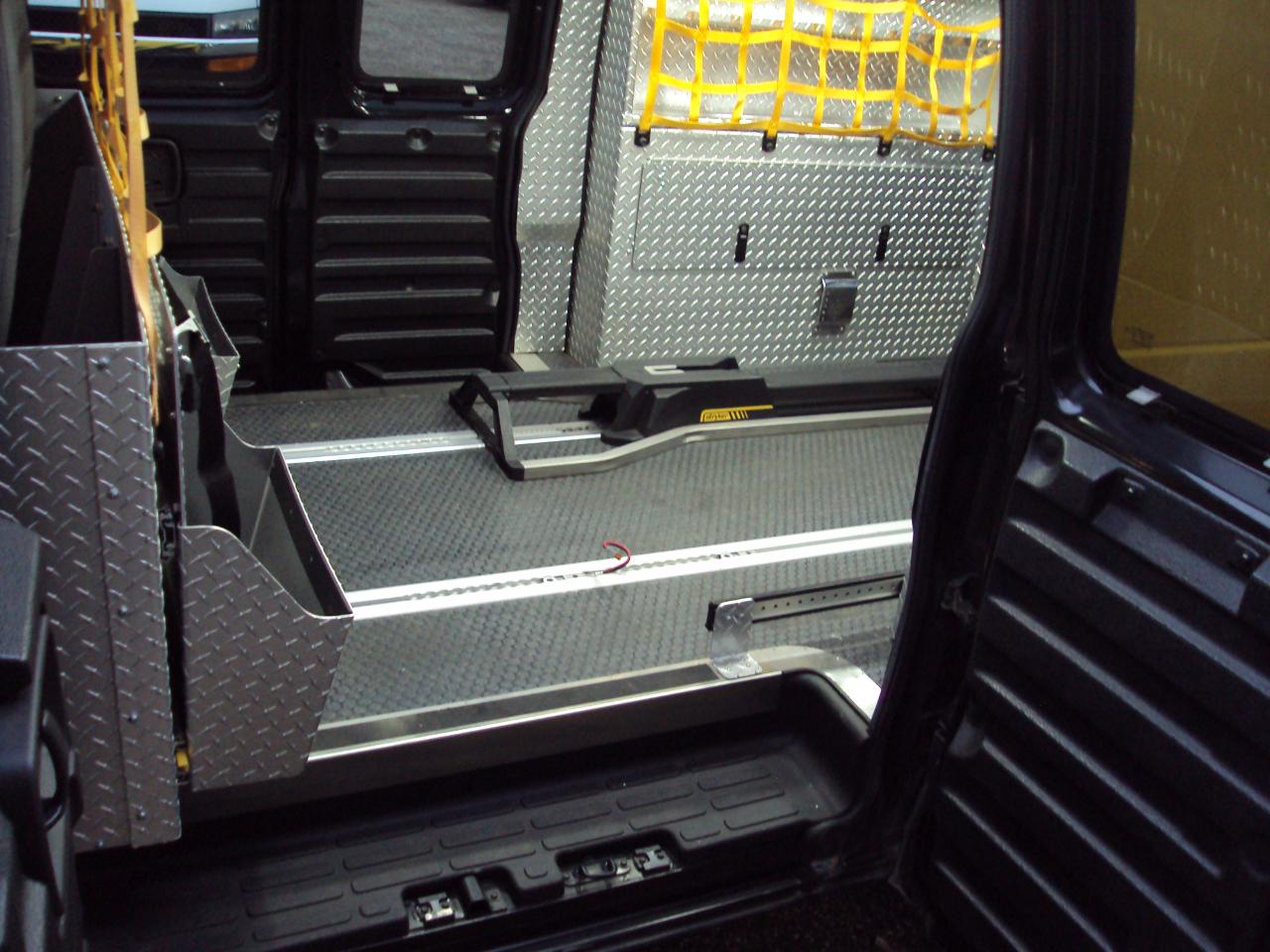 GMC Savana Cargo Van AWD 1500 135" 2011