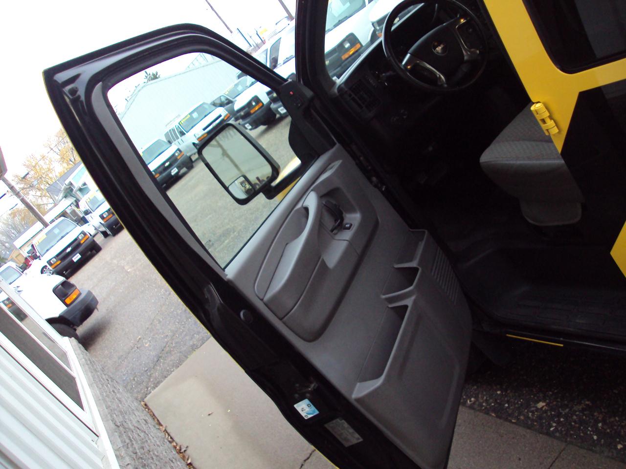 GMC Savana Cargo Van AWD 1500 135" 2011