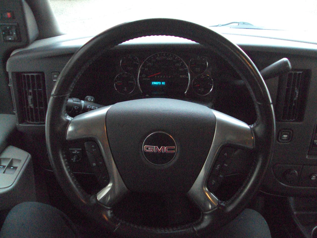GMC Savana Cargo Van AWD 1500 135" 2011