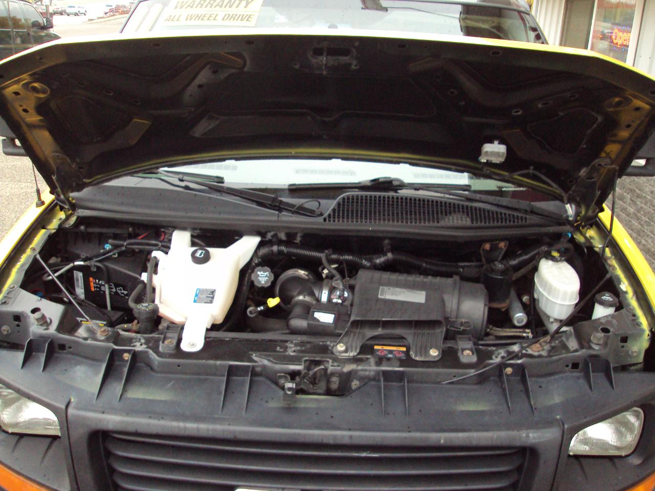 GMC Savana Cargo Van AWD 1500 135" 2011