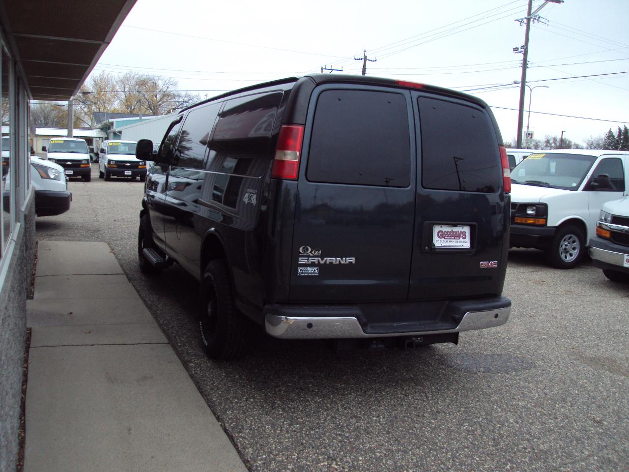 GMC Savana Cargo Van  2017