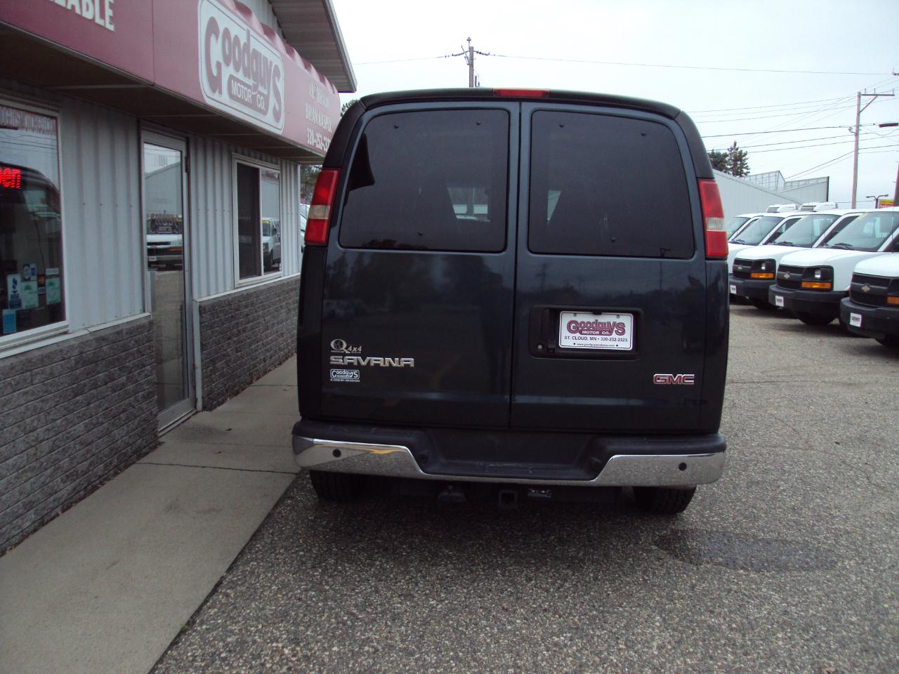 GMC Savana Cargo Van  2017