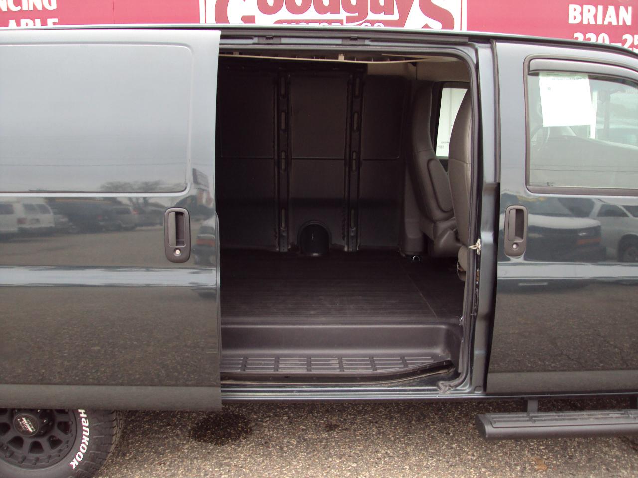 GMC Savana Cargo Van  2017