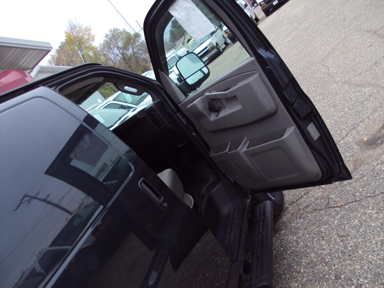 GMC Savana Cargo Van  2017