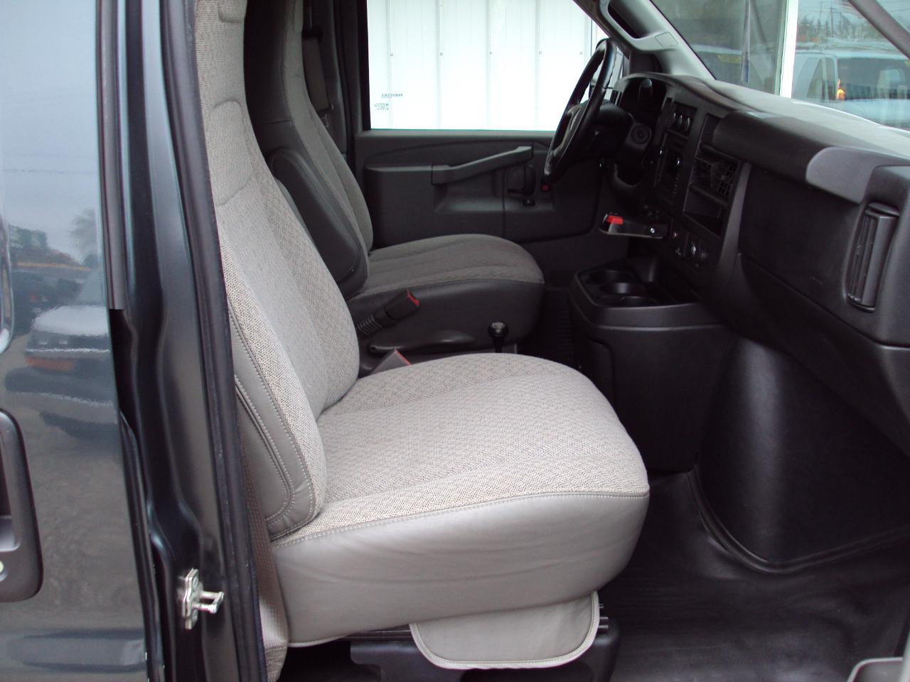 GMC Savana Cargo Van  2017