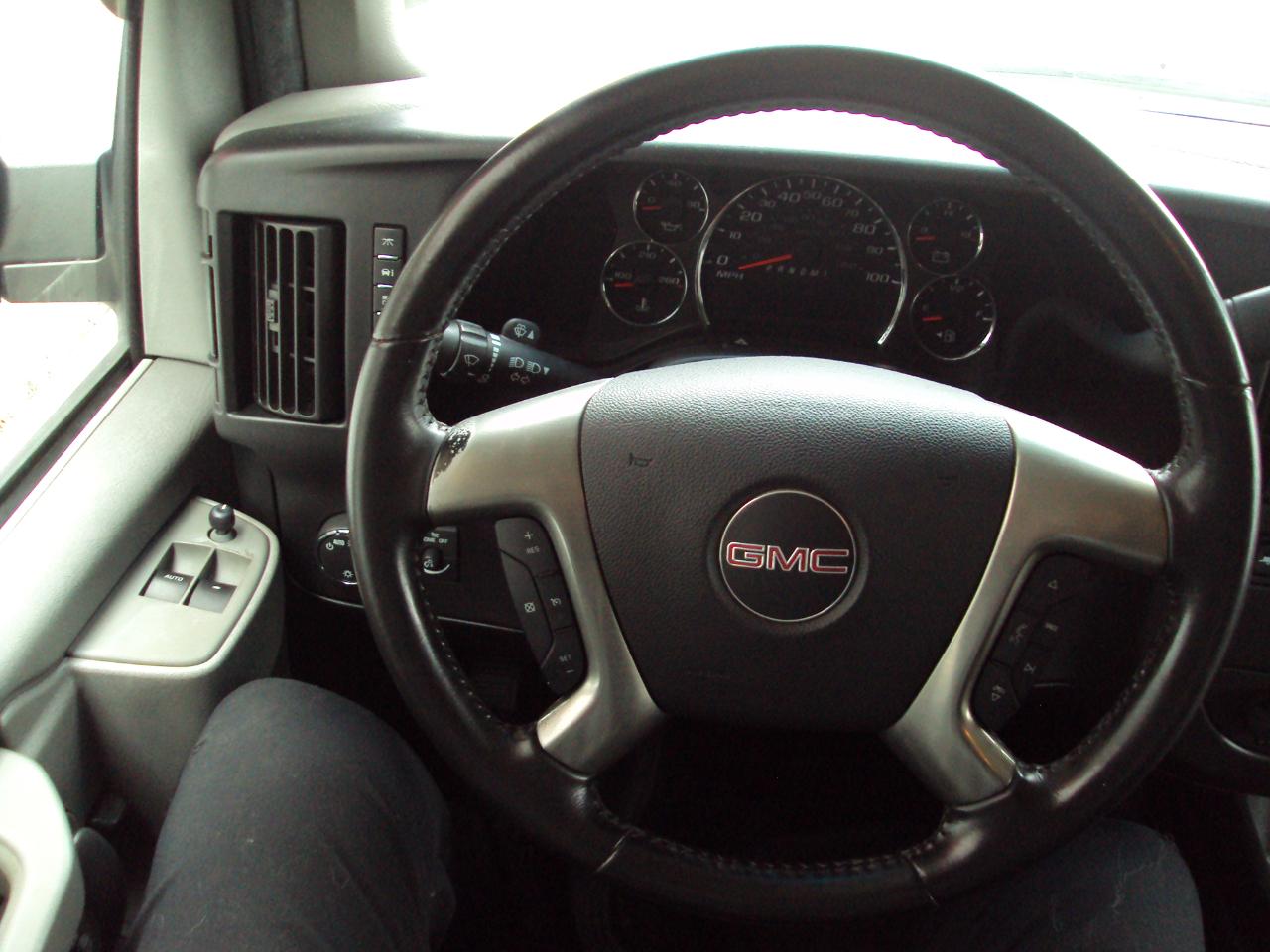 GMC Savana Cargo Van  2017