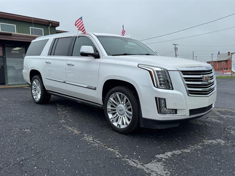 Cadillac Escalade photo 2