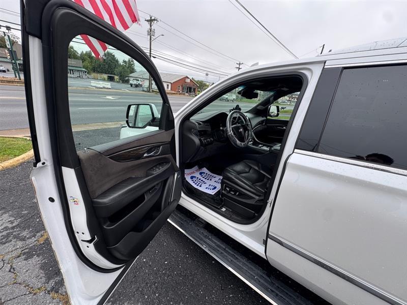 Cadillac Escalade photo 9