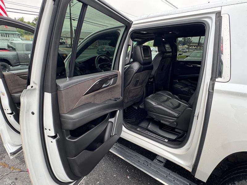Cadillac Escalade photo 11