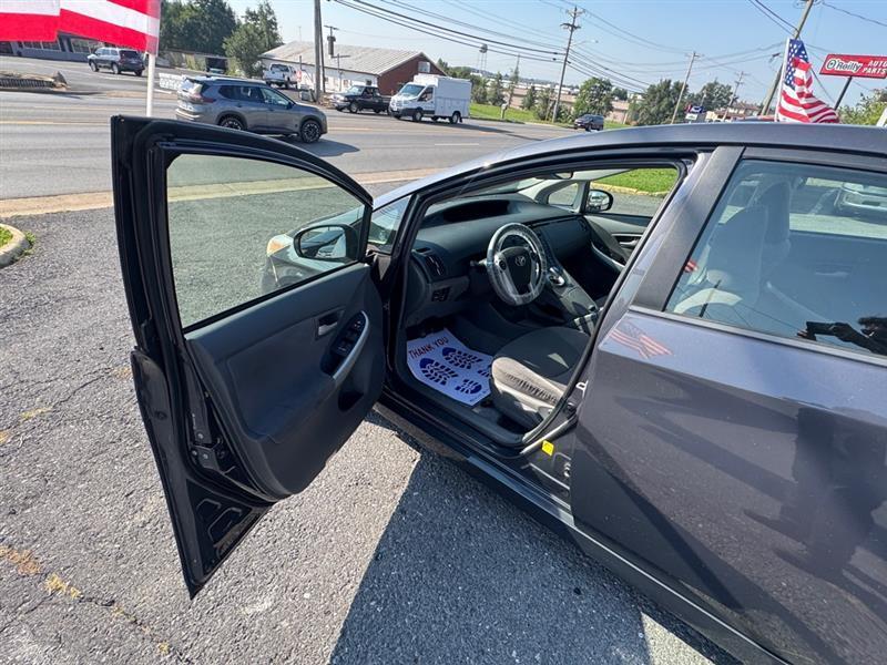 Toyota Prius photo 9