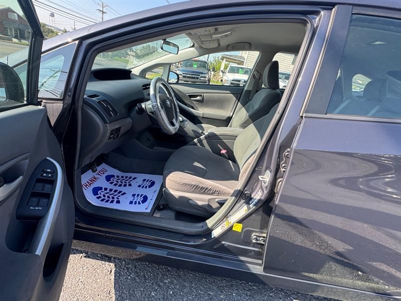 Toyota Prius photo 10