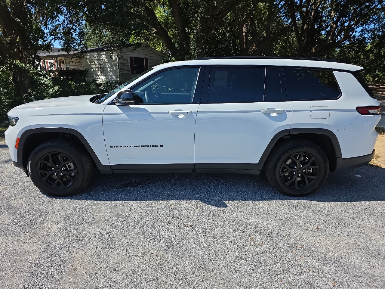 Jeep Grand Cherokee L Laredo 4WD 2024