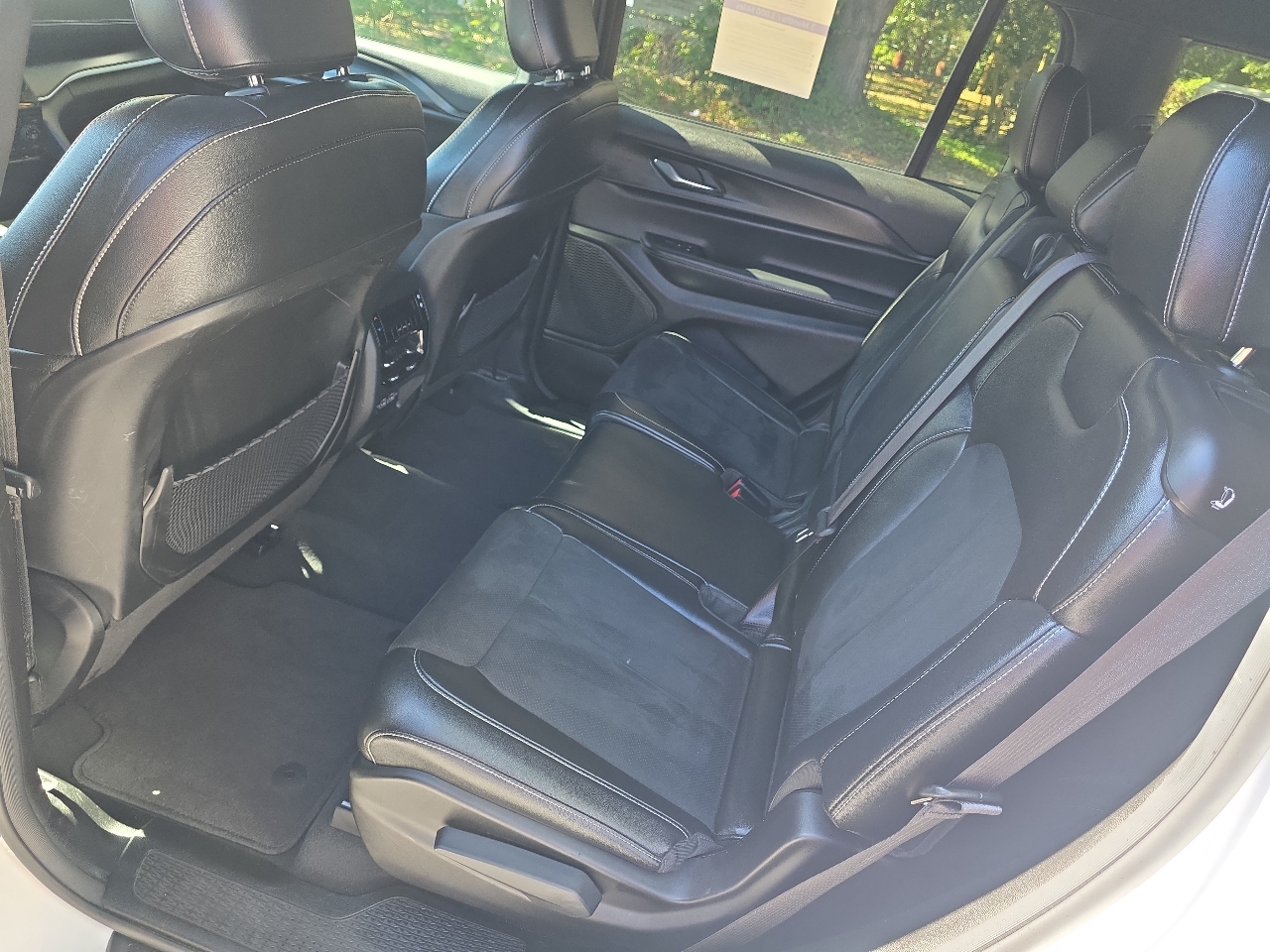 Jeep Grand Cherokee L Laredo 4WD 2024