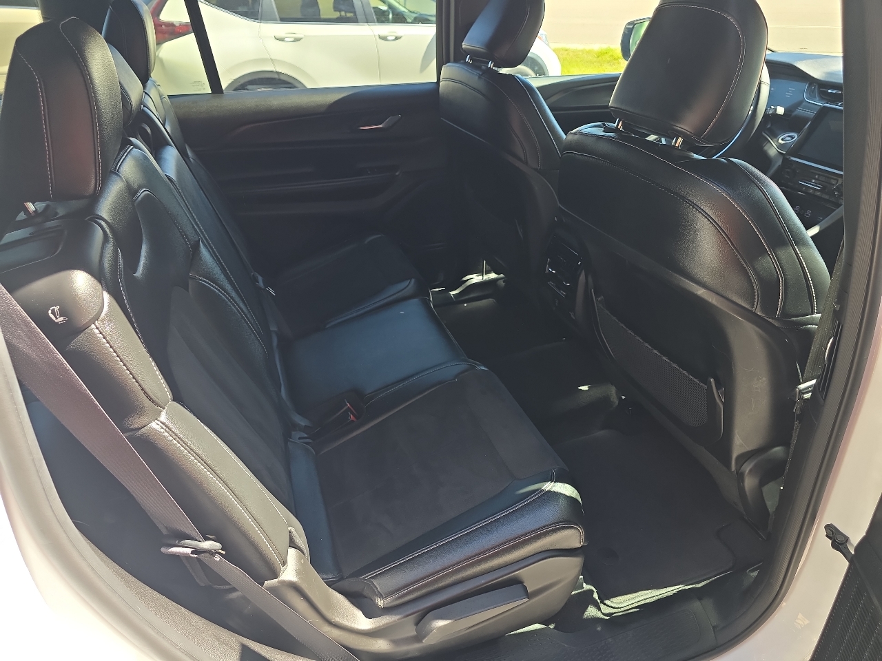 Jeep Grand Cherokee L Laredo 4WD 2024