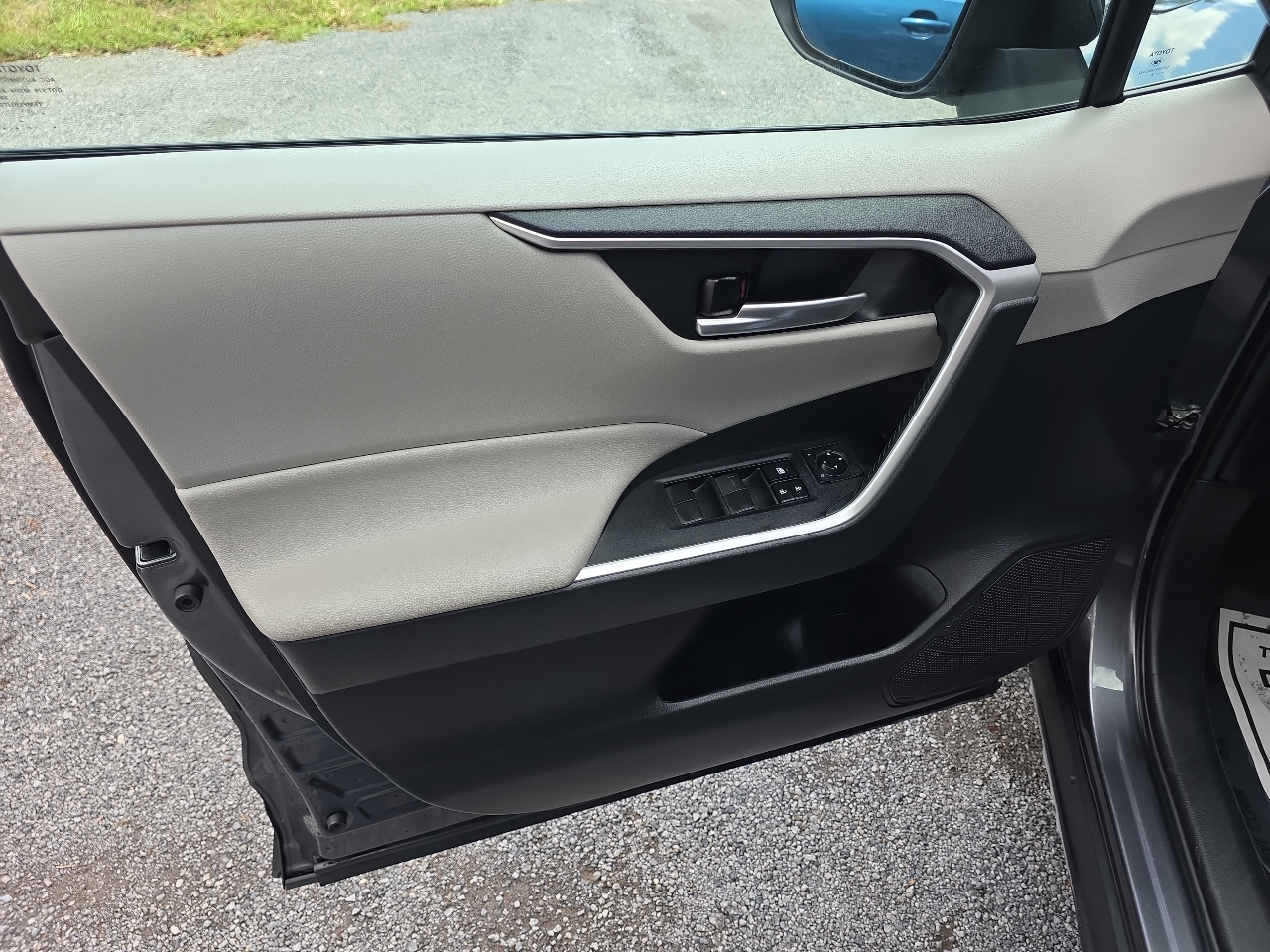 Toyota RAV4 Hybrid XLE 2021