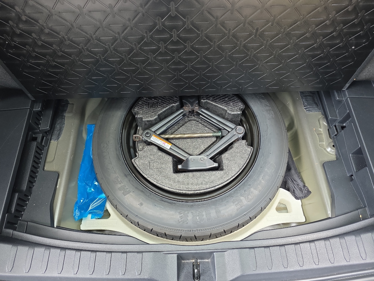 Toyota RAV4 Hybrid XLE 2021