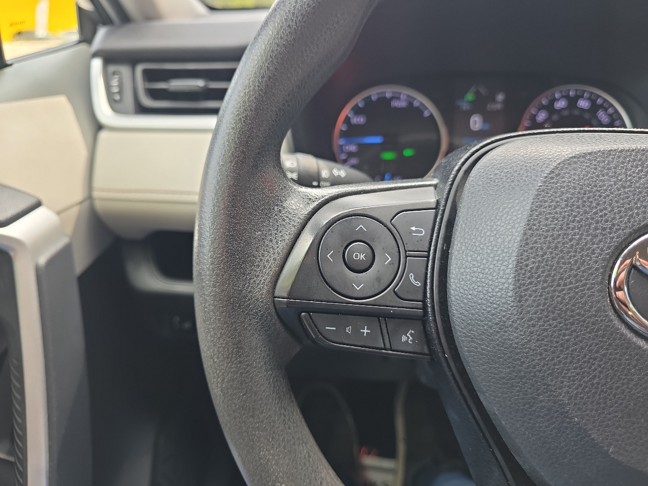 Toyota RAV4 Hybrid XLE 2021