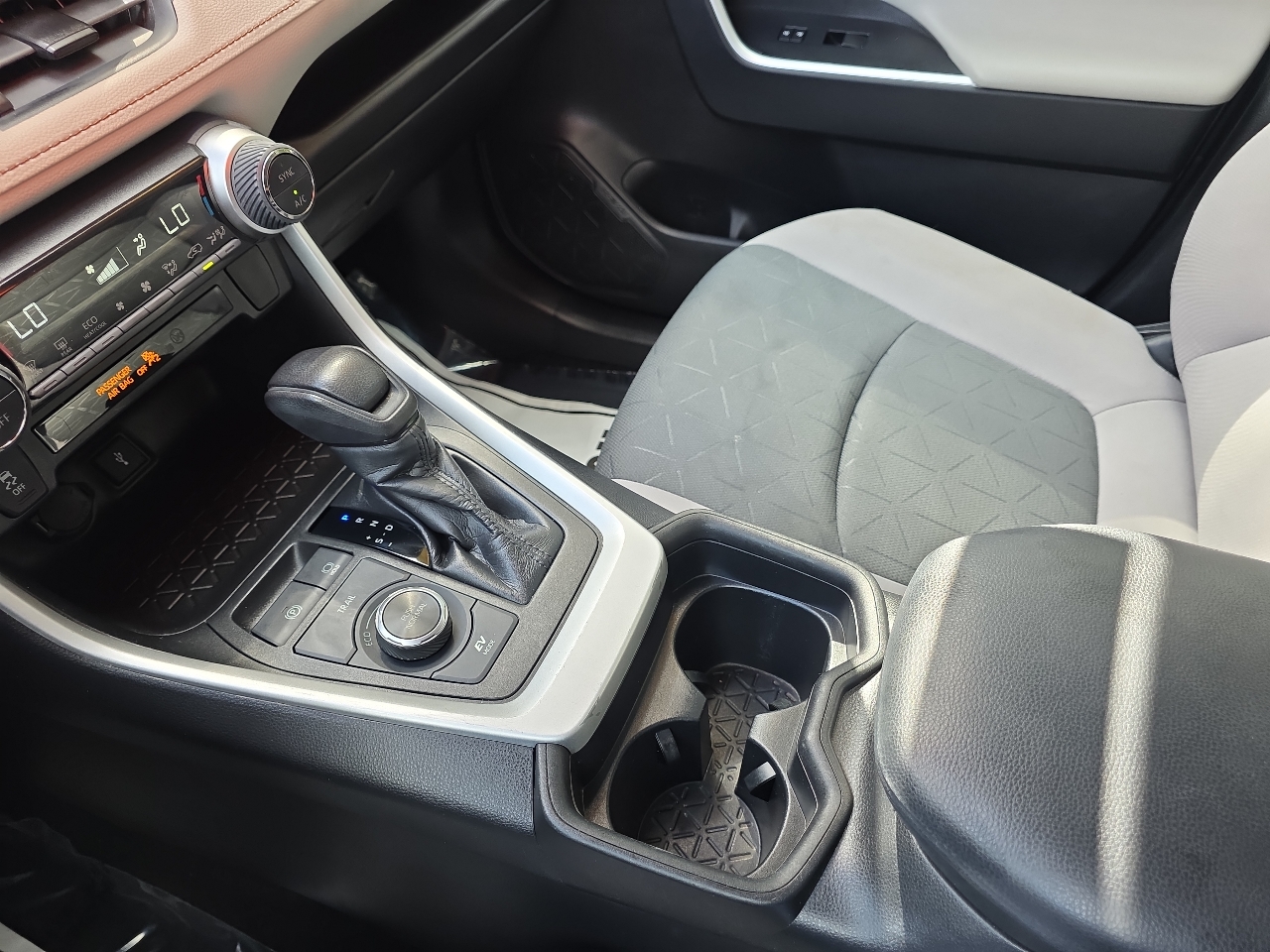 Toyota RAV4 Hybrid XLE 2021