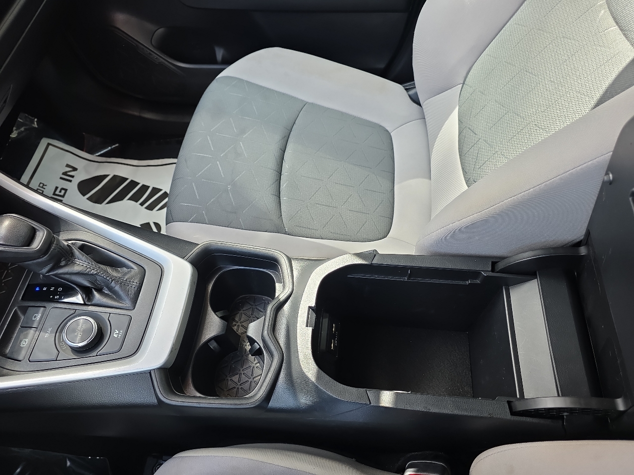 Toyota RAV4 Hybrid XLE 2021