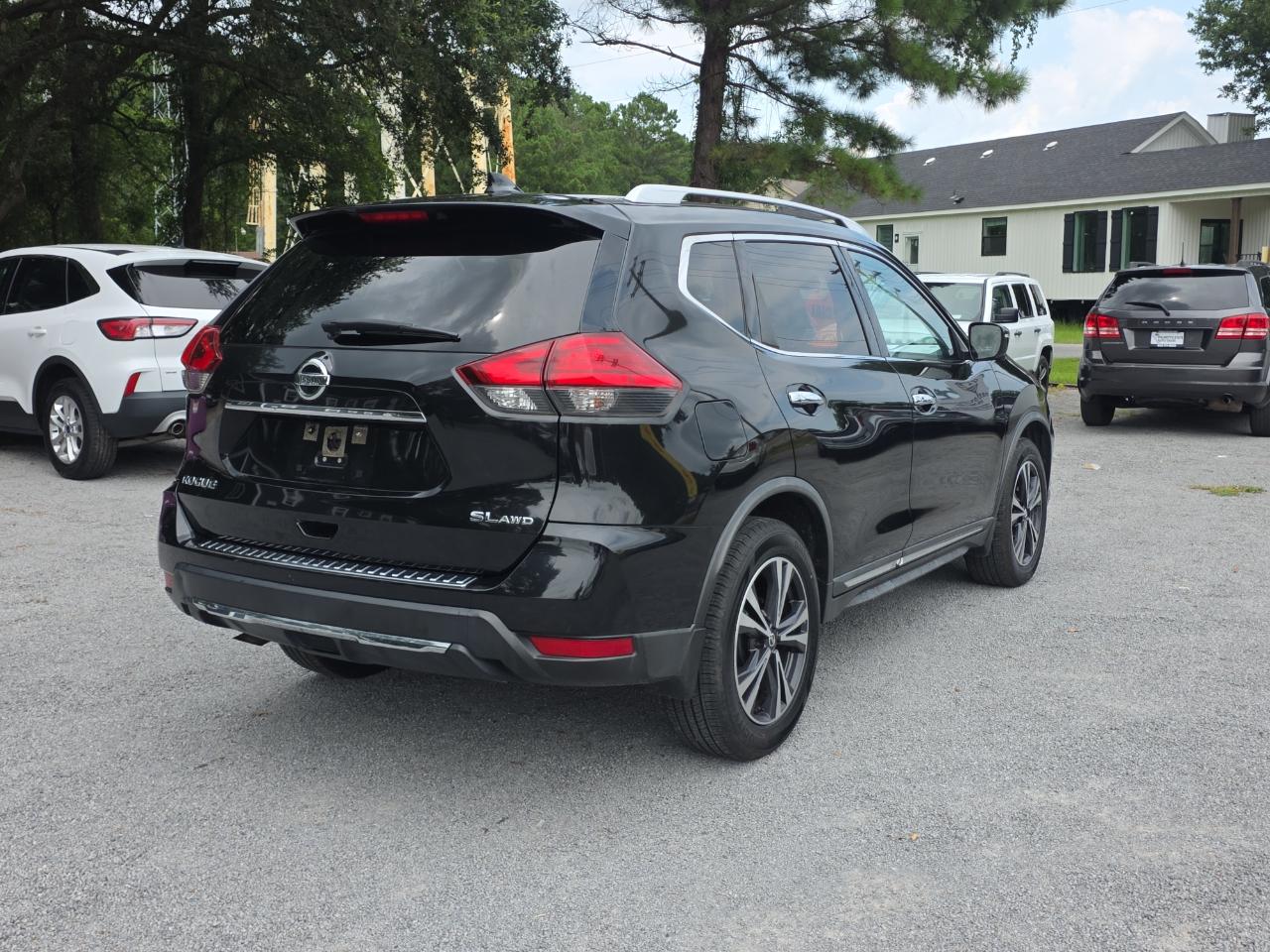 Nissan Rogue SV 4D SUV AWD 2017