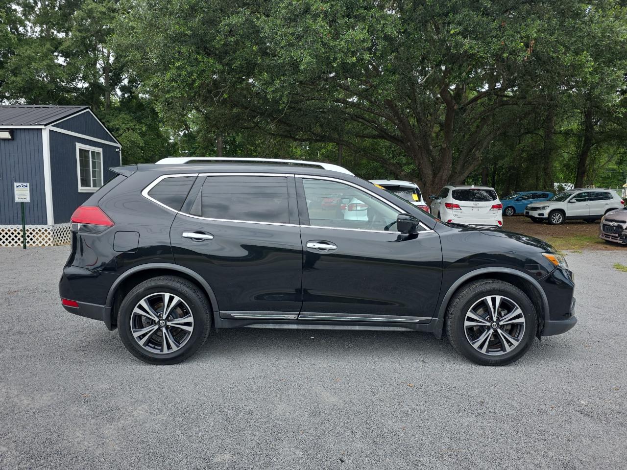 Nissan Rogue SV 4D SUV AWD 2017