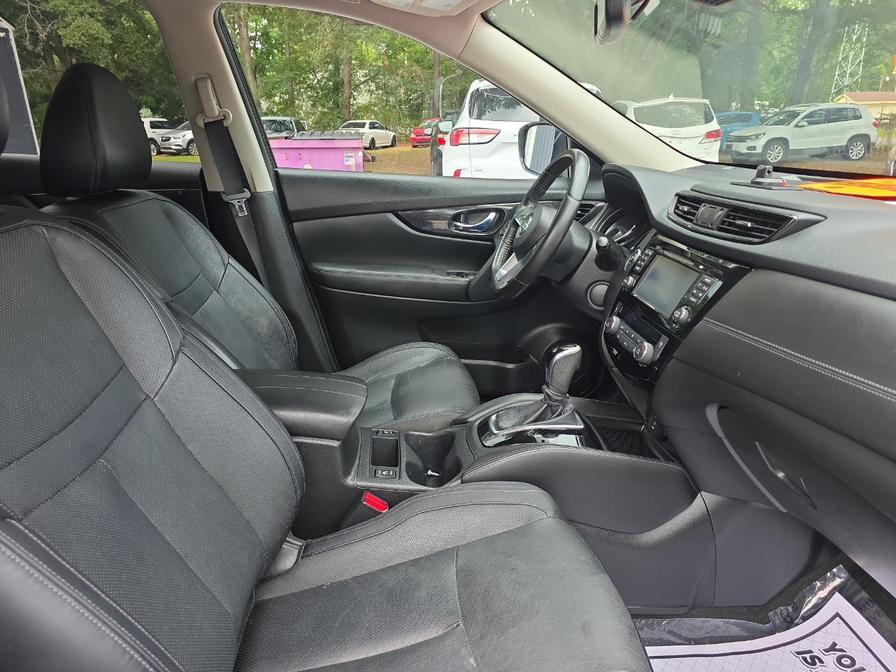 Nissan Rogue SV 4D SUV AWD 2017