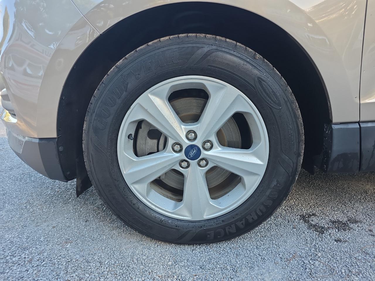 Ford Edge SE FWD 2021