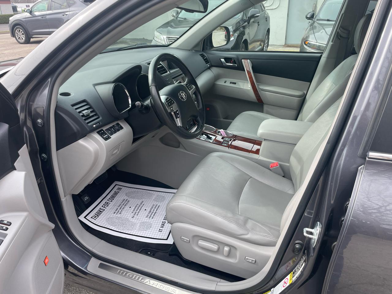 Toyota Highlander 4WD 4dr V6 Limited (Natl) 2012