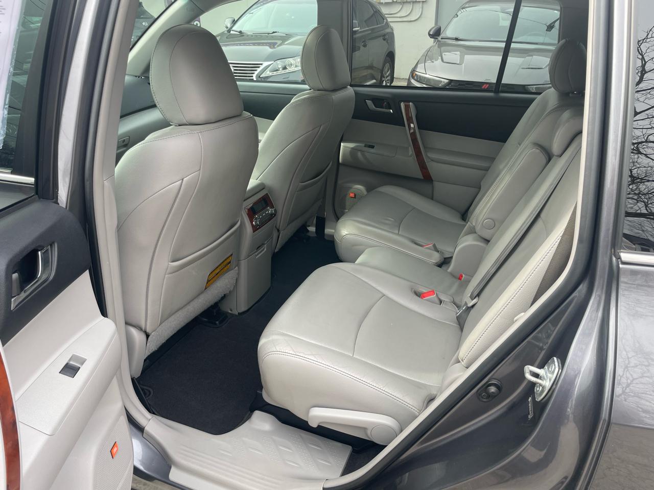 Toyota Highlander 4WD 4dr V6 Limited (Natl) 2012