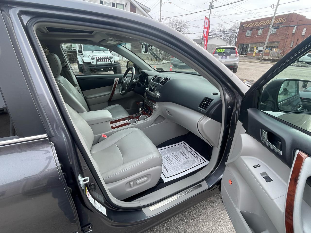 Toyota Highlander 4WD 4dr V6 Limited (Natl) 2012