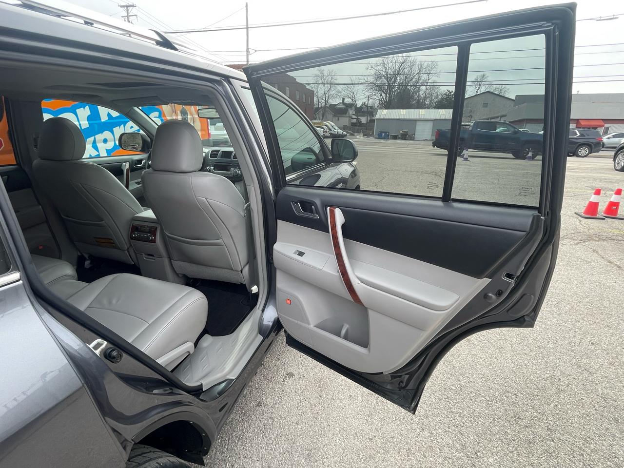 Toyota Highlander 4WD 4dr V6 Limited (Natl) 2012