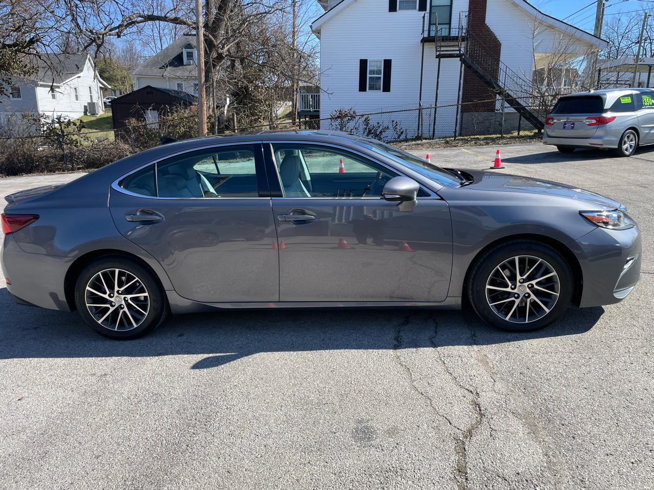 Lexus ES 350 4dr Sdn 2016