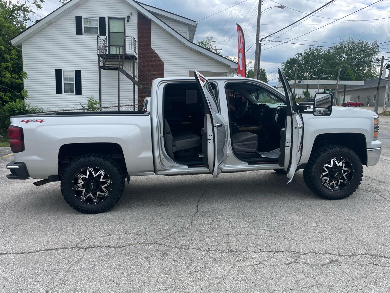 Chevrolet Silverado 1500 4WD Crew Cab 143.5" LTZ w/1LZ 2015