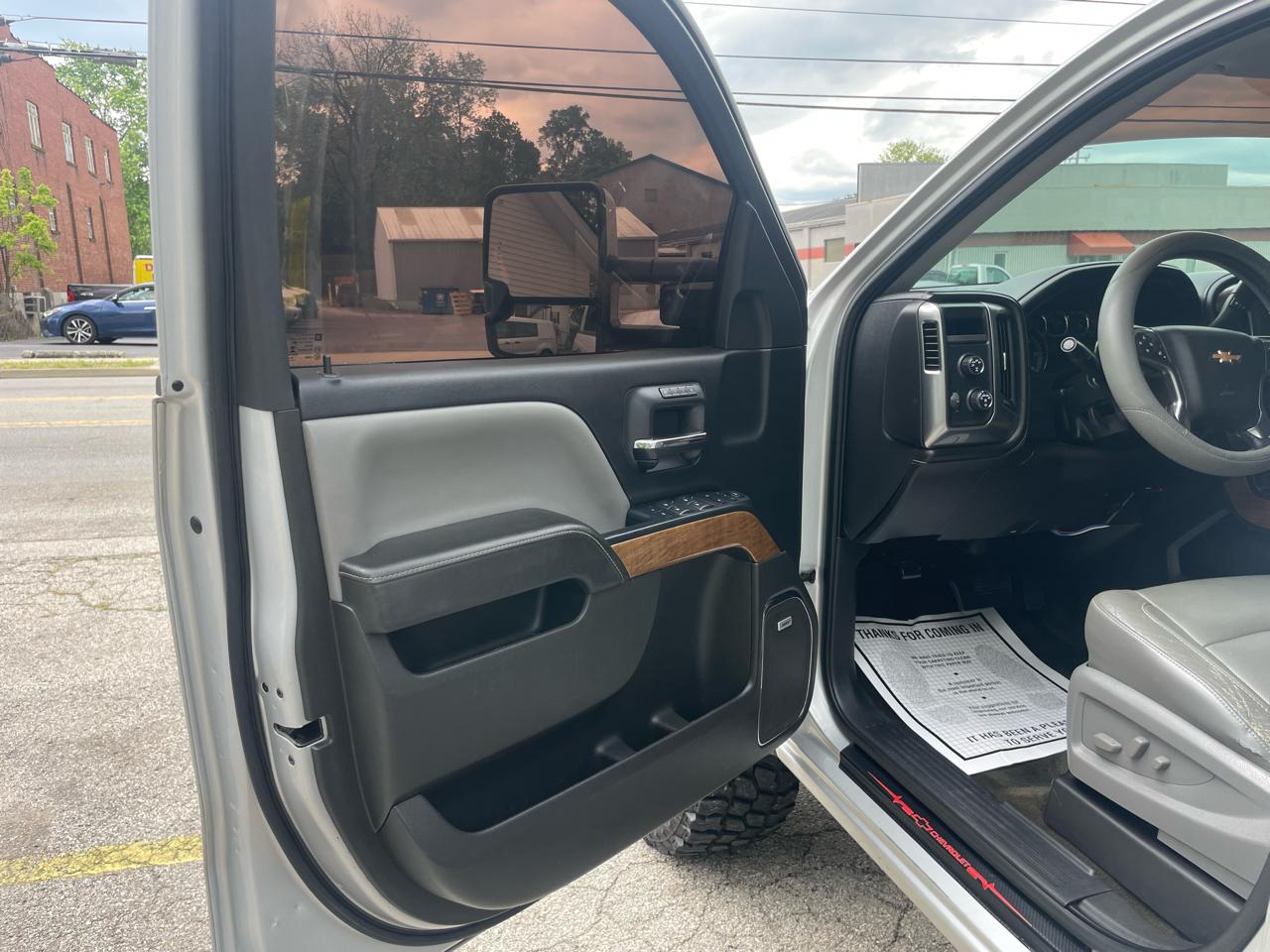 Chevrolet Silverado 1500 4WD Crew Cab 143.5" LTZ w/1LZ 2015