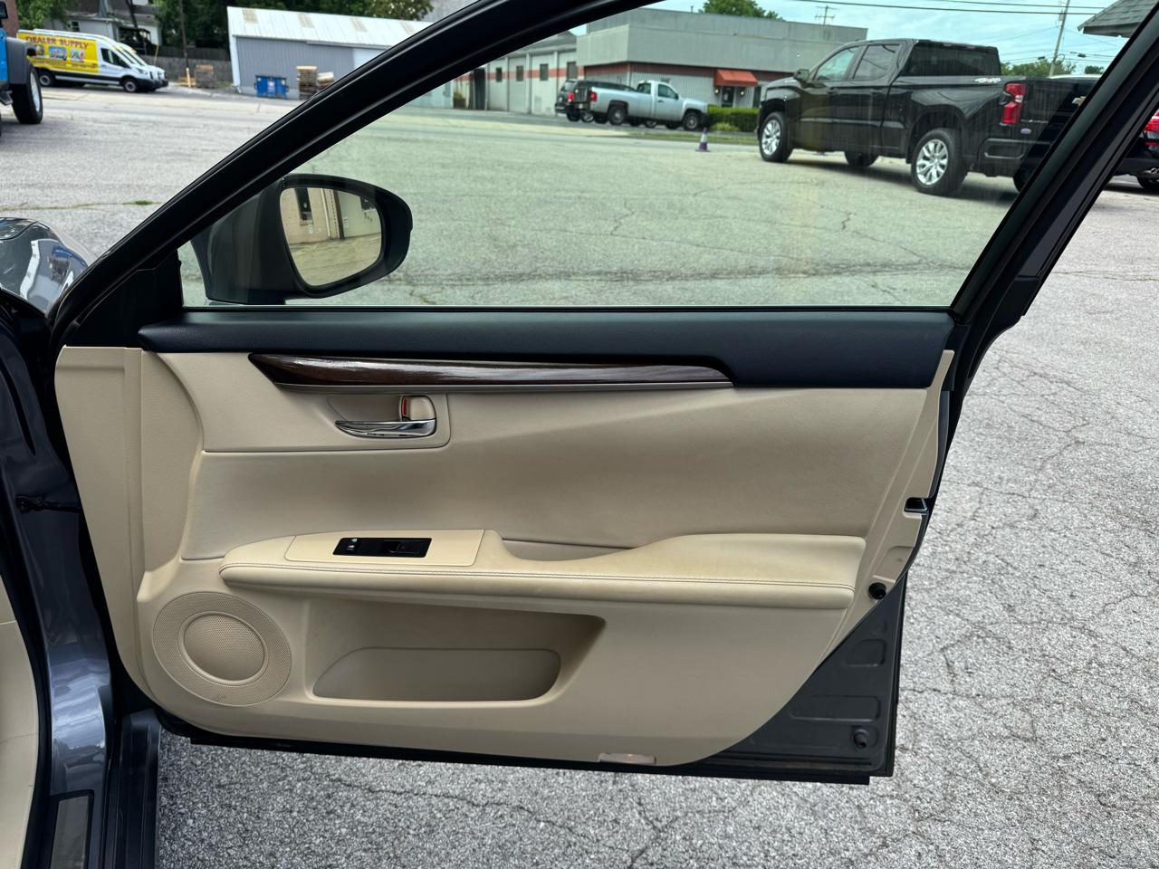 2014 Lexus ES 350 - Photo 11