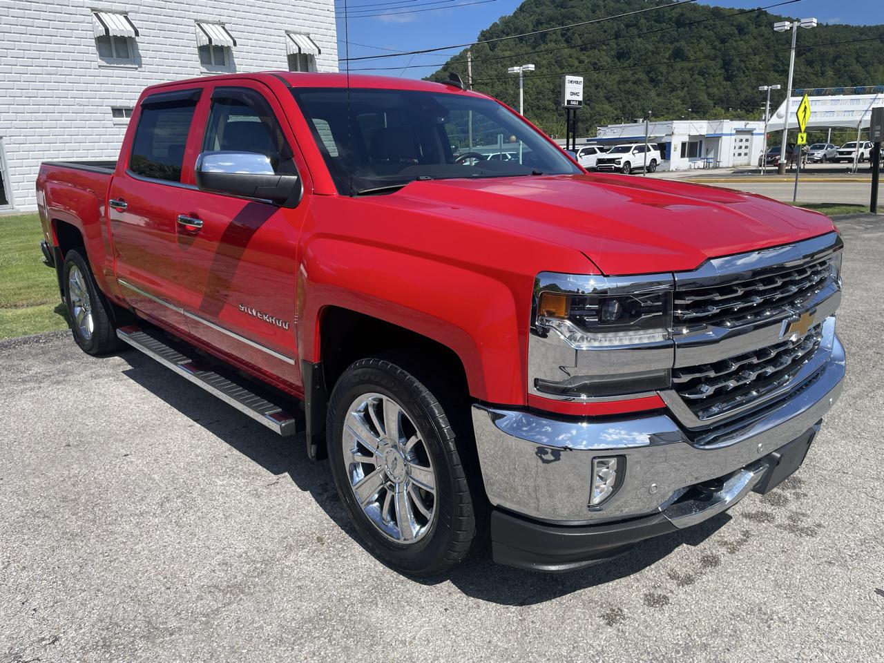 Chevrolet Silverado 1500 4WD Crew Cab 143.5" LTZ w/1LZ 2018