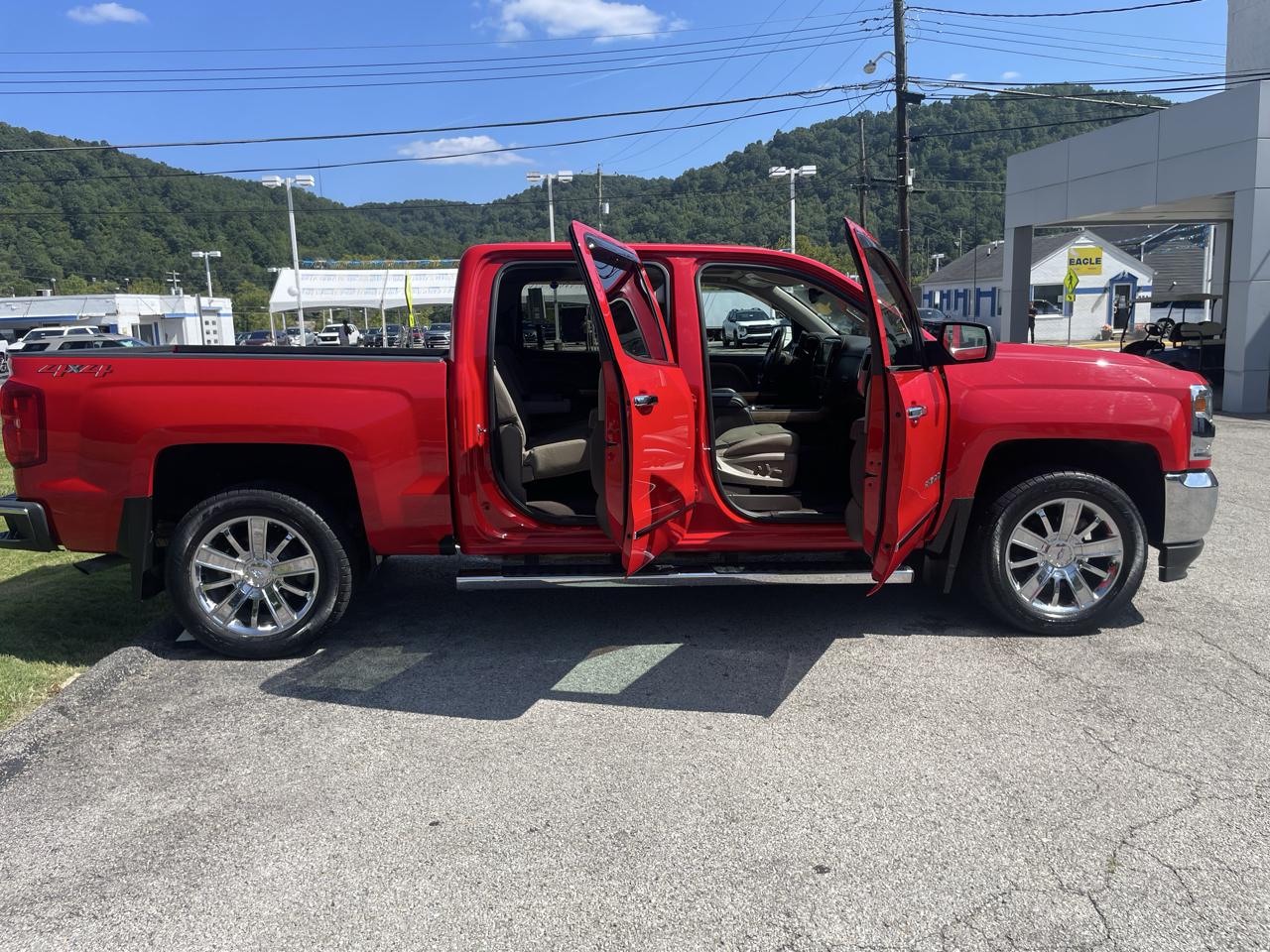 Chevrolet Silverado 1500 4WD Crew Cab 143.5" LTZ w/1LZ 2018