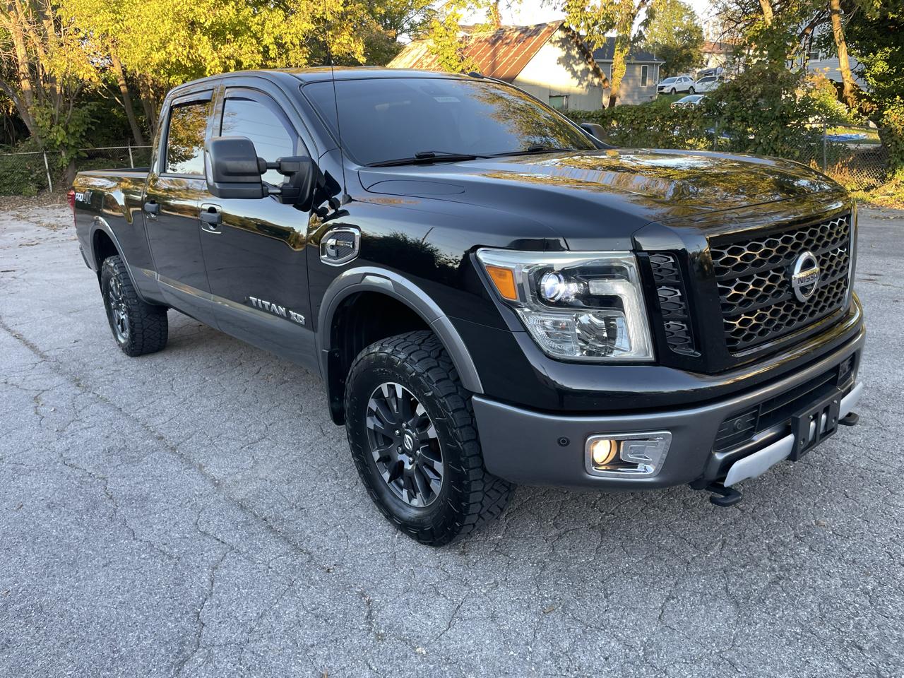 Nissan Titan XD 4WD Crew Cab PRO-4X Diesel 2016