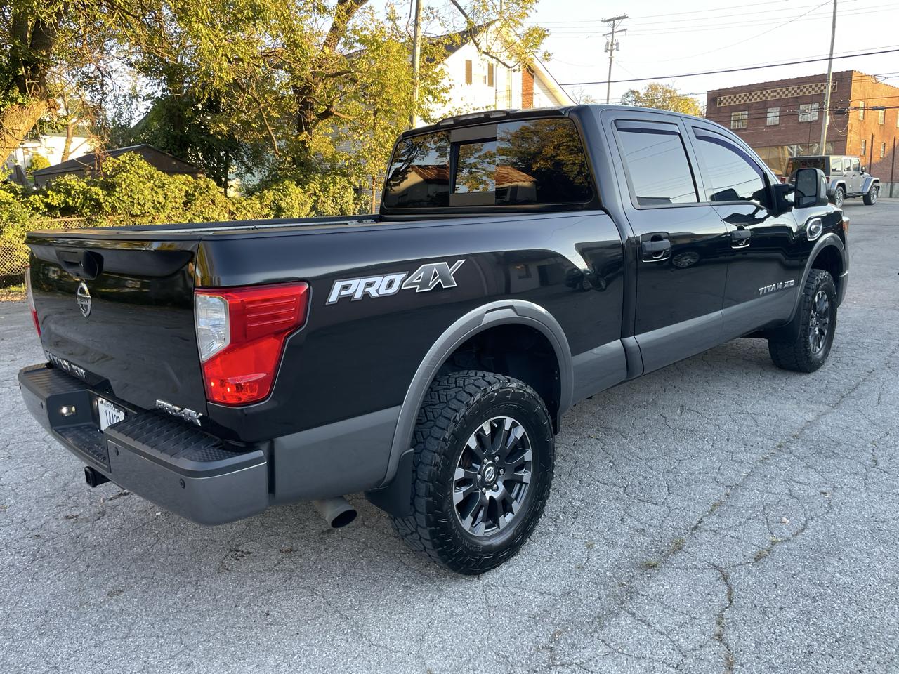 Nissan Titan XD 4WD Crew Cab PRO-4X Diesel 2016