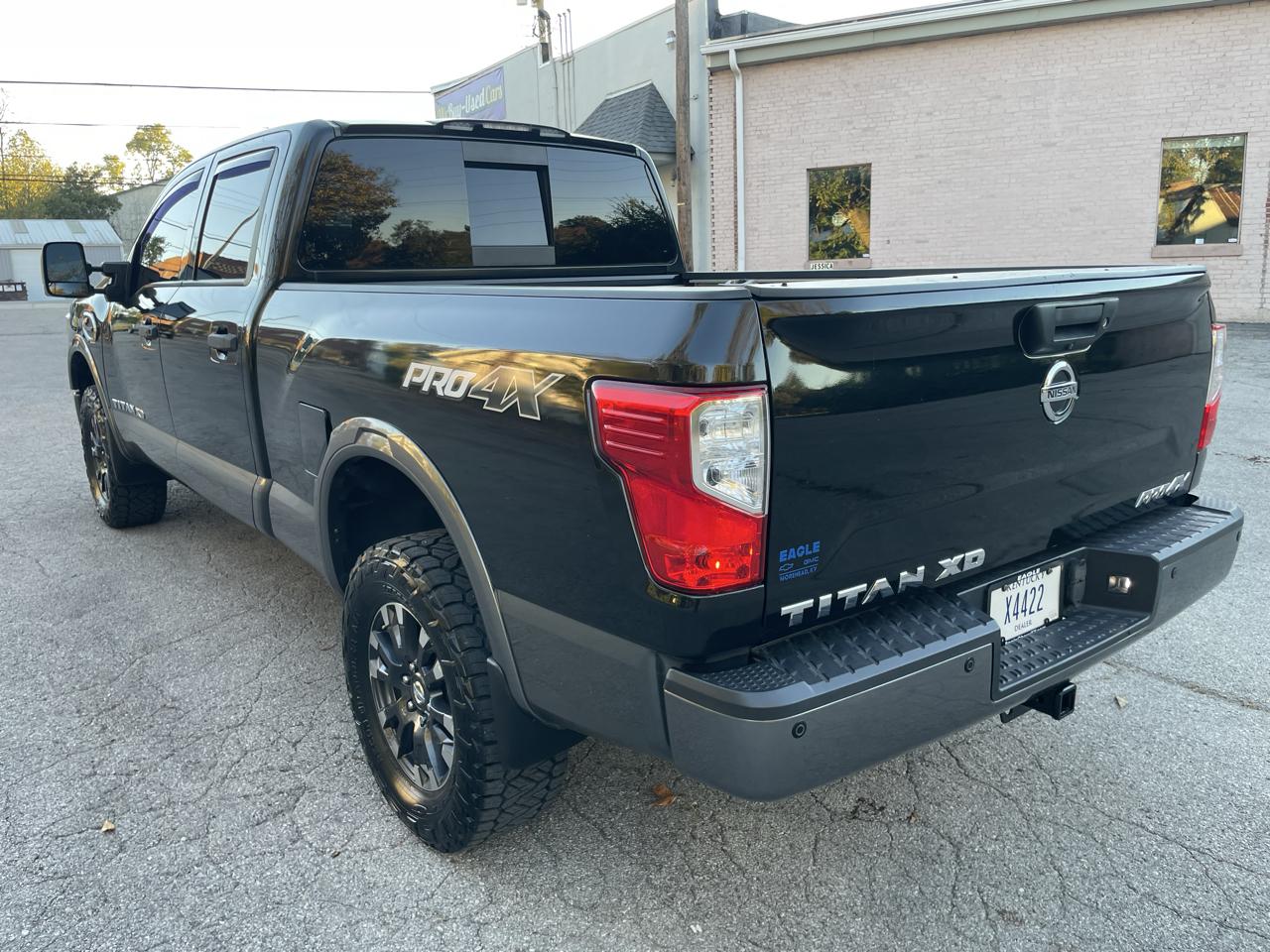 Nissan Titan XD 4WD Crew Cab PRO-4X Diesel 2016