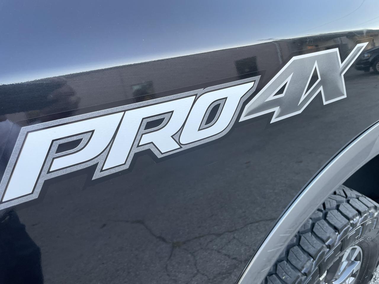 Nissan Titan XD 4WD Crew Cab PRO-4X Diesel 2016
