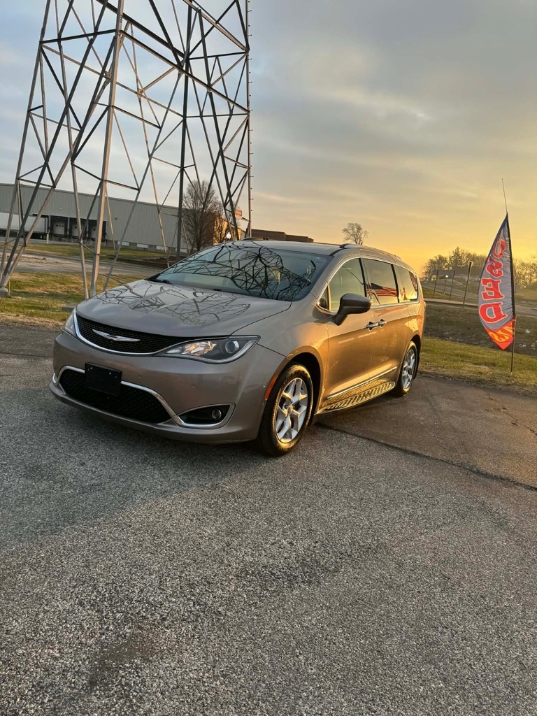 2018 Chrysler Pacifica Touring L Plus's photo